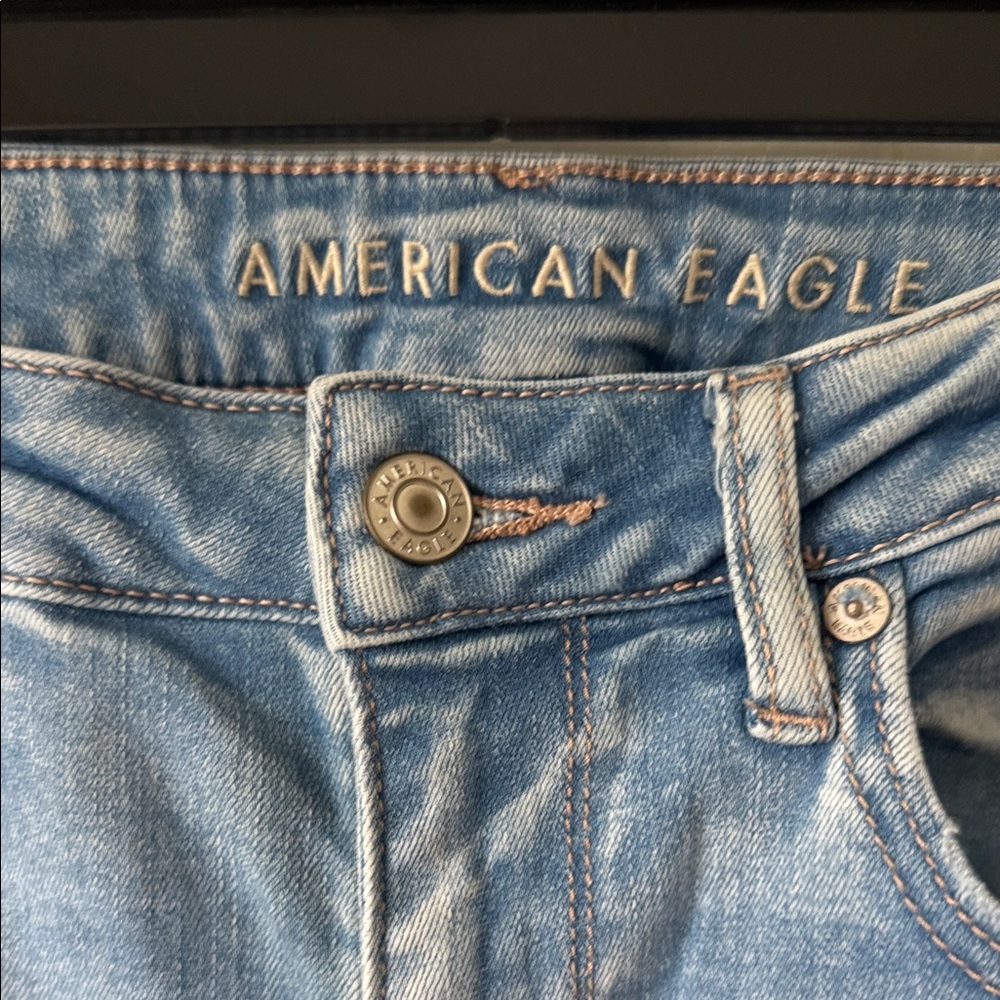 American Eagle Outfitters Light Blue Distressed Straight Leg Jeans, size 8 - Picture 3 of 9